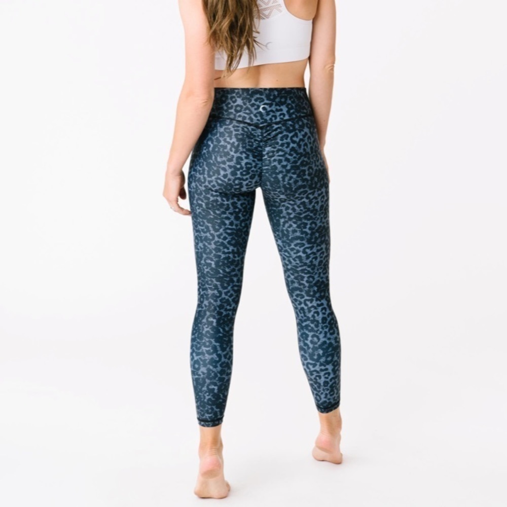 Zyia Stone Leopard Scrunchy Light n Luxe Leggings Blue Highrise Size 2